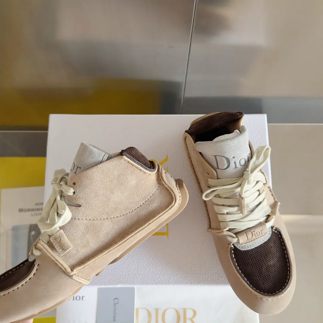 Men's shoes 💰680 Top version: Dior Roadie series catwalk couple style handmade casual sports shoes delivery counter exquisite packaging 🛍📦 ▪️Material: original custom imported first-layer cowhide ▪️Inner lining: original custom leather lining ▪️Sole: original molded anti-slip rubber material ▪️Sole thickness: 2CM ▪️Size: women's 35-40 / Men's 39-45